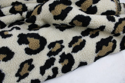 Teddystoff mit Leoprint in beige