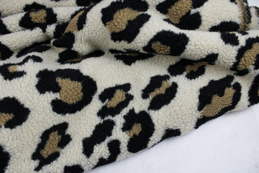 Teddystoff mit Leoprint in beige