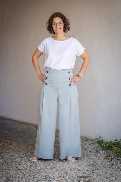 Tencel-Stretchstoff Arcadia in uni Hellgrau als Hose vernäht