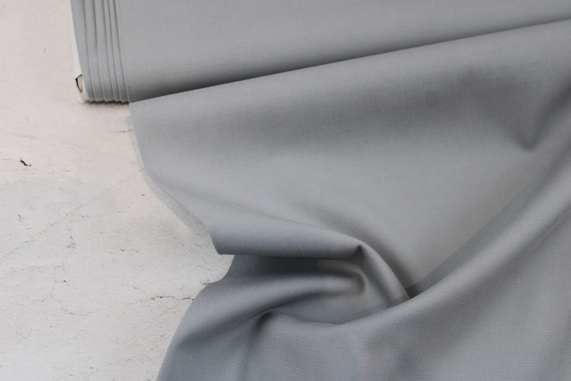 Tencel-Stretchstoff Arcadia in uni Hellgrau Ballenansicht