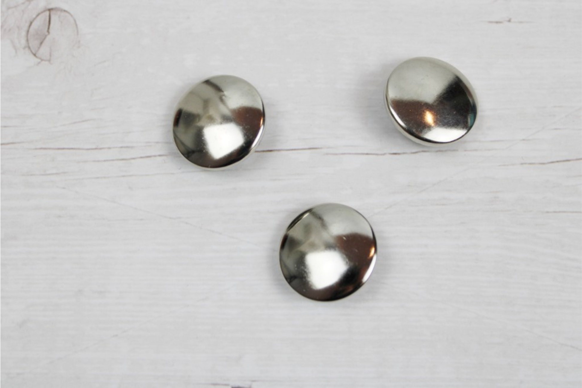 Überziehbarerer Knopfrohling aus Messing 23mm Detail