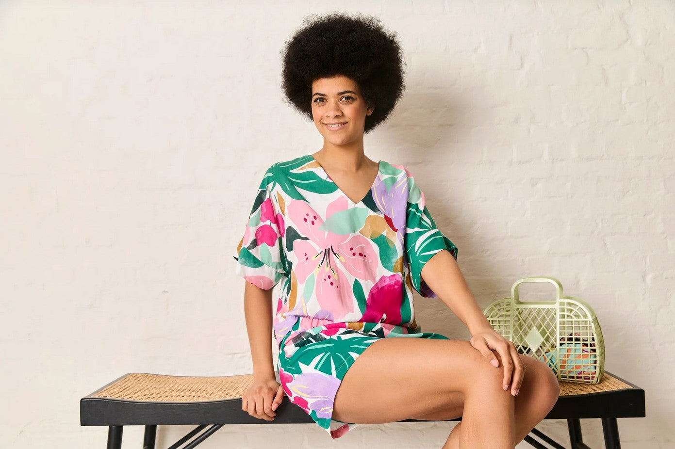 Viskosestoff mit großem Blumendruck als Bluse Billie und Short Finn vernäht