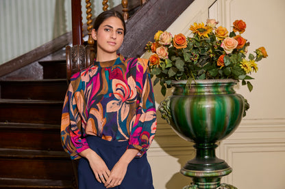 Herbstlicher Viskosestoff mit großem Blumenmuster als Bluse Gabrielle vernäht