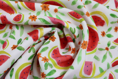 Sommerlicher Viskosestoff mit Wassermelonen gedreht