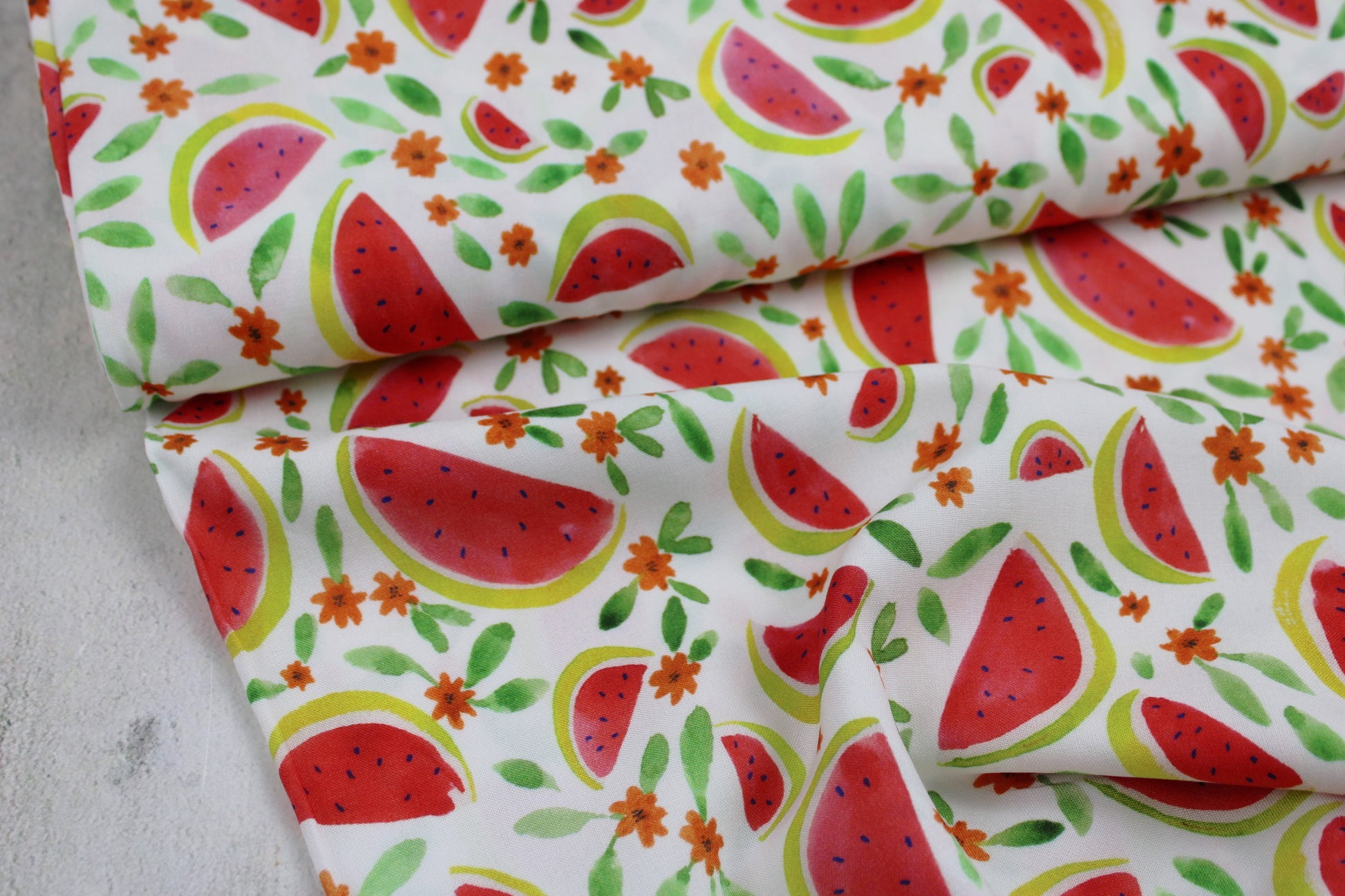 Sommerlicher Viskosestoff mit Wassermelonen Ballenansicht