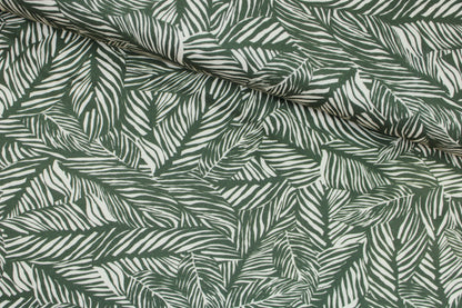 Viskosestoff von Light & Lush mit Blätterprint in Oliv und Ecru quer