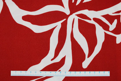 Viskosestoff Light & Lush mit Blumenmuster Rot Ecru Maßstab