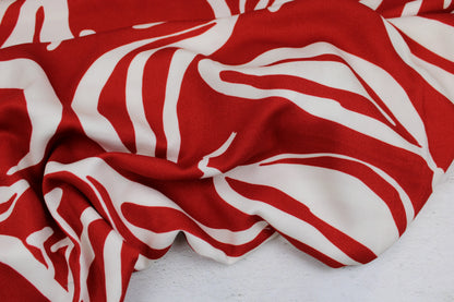 Viskosestoff Light & Lush mit Blumenmuster Rot Ecru
