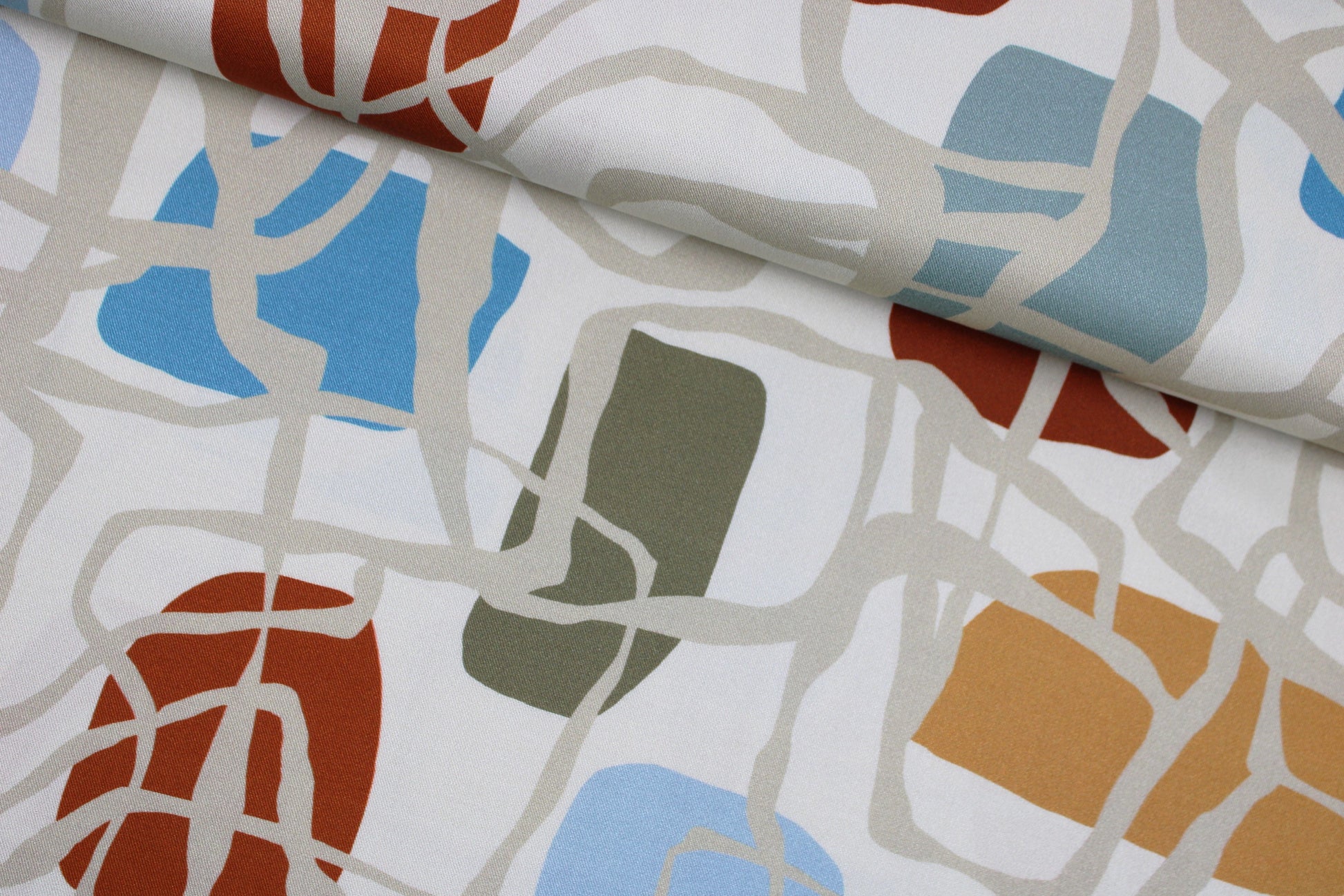 Viskosestoff mit buntem abstraktem Muster von Light & Lush quer