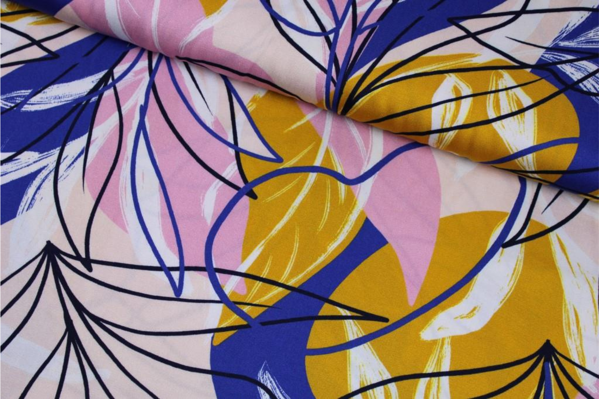 Viskosestoff Shelly mit buntem Blättermotiv quer