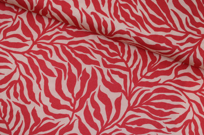 Viskosestoff Zebra Jungle mit Blätterprint in Koralle und Ecru quer