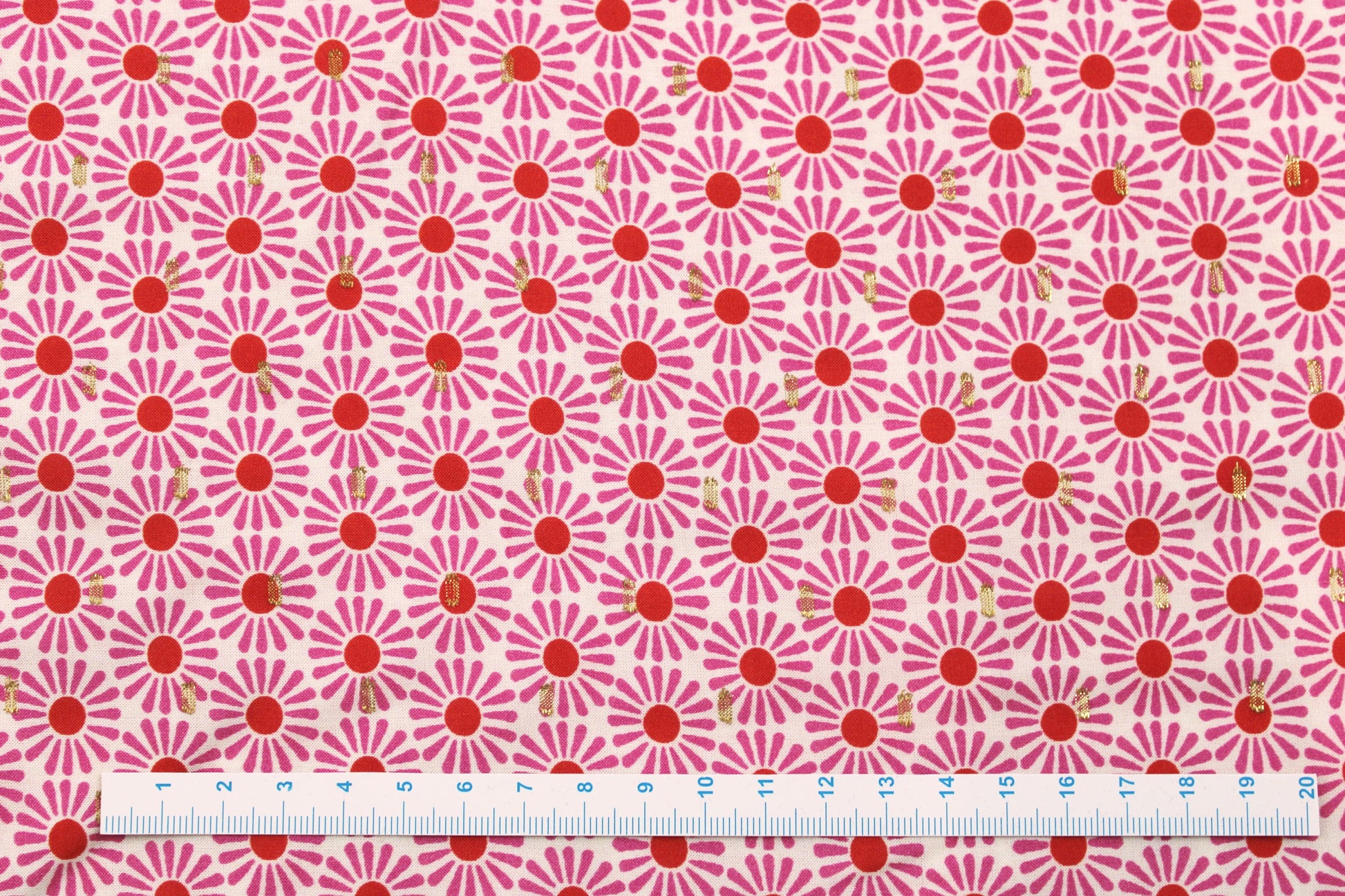 Viskosestoff mit Retro-Blumenmuster in Pink und Rot Detailbild