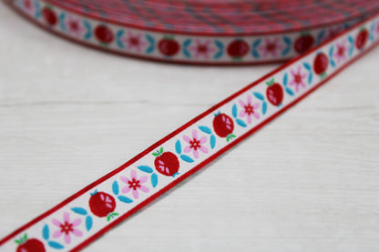 Webband Sweet Apple Ivory mit Äpfeln und Blüten Detail