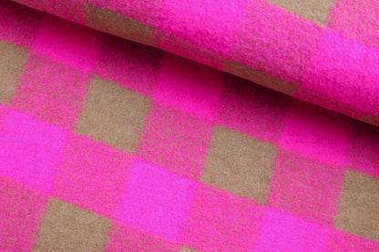 Wollgemisch mit großen Karos in Neonpink und Braun quer