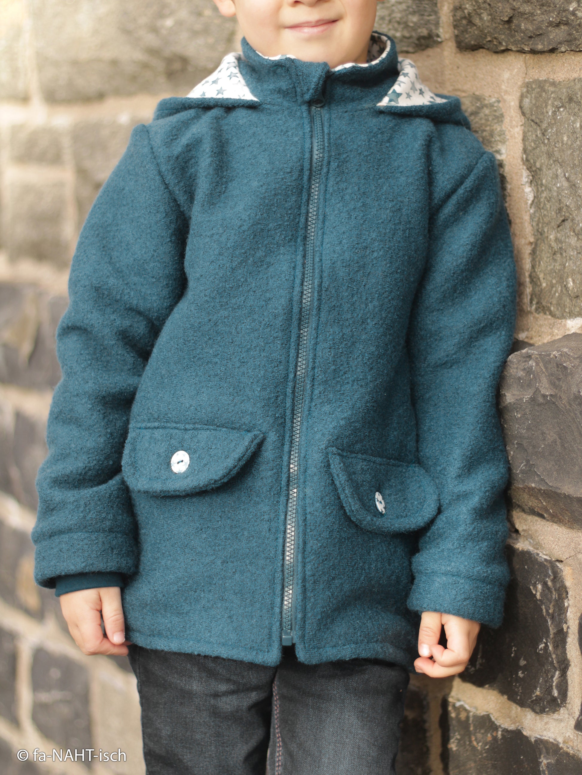 Wollwalk Naomi HW23/24 dunkelpetrol als Jacke vernäht