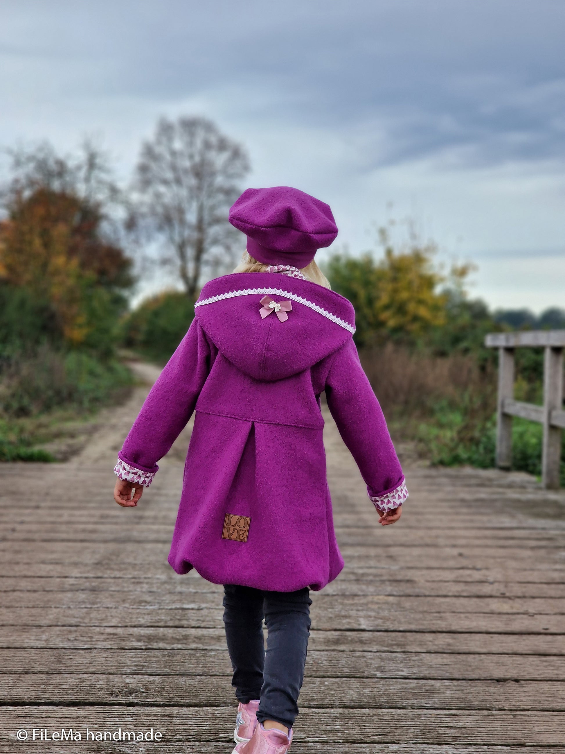Wollwalk Naomi HW23/24 violett als Jacke vernäht