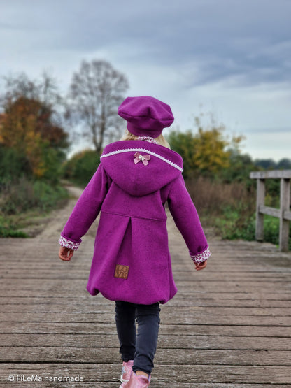 Wollwalk Naomi HW23/24 violett als Jacke vernäht