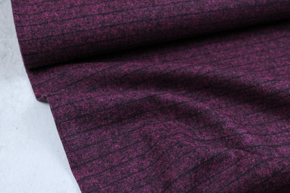 Wollgemisch mit Linien in Fuchsia Ballenansicht